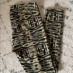 LuLaRoe Tall and Curvy Leggings